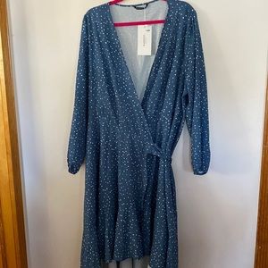 Bloomchic dress, plunging neckline, Size 18-20, NWT